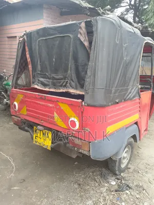 Piaggio Three-Wheeler 2016 Red
