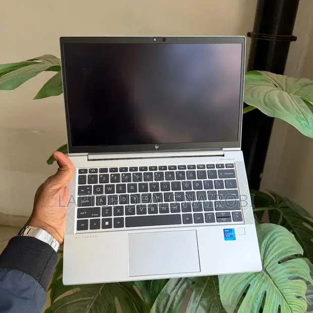 Laptop HP EliteBook 830 G8 - Core i7, 16GB RAM, 512GB SSD - 1