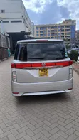 Nissan Elgrand MPV ya viti 7 kwa ajili ya Kukodisha - 2
