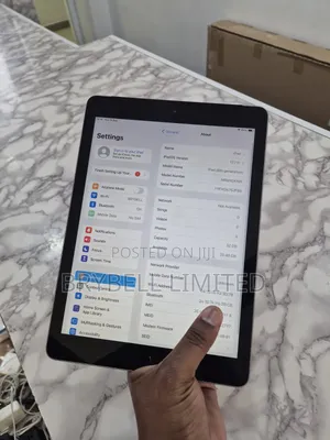 Apple iPad 9.7" 32GB Silver (6th Gen)