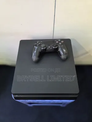PS4 Slim 1TB Chipped, Ex-UK, 1 Controller, 1 Game