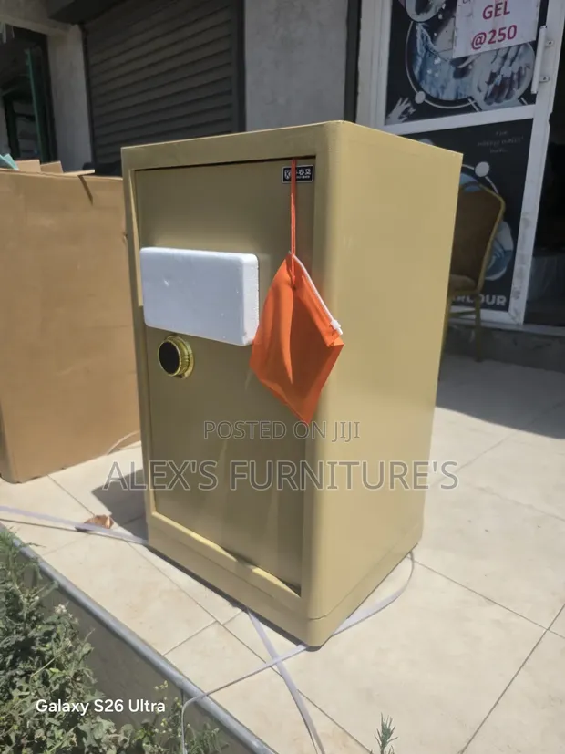 Simple Toyouse Safe Box - 1