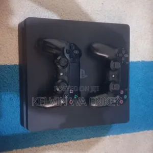 PlayStation 4 Pro - Chipped, 2 Controllers, 3 Games