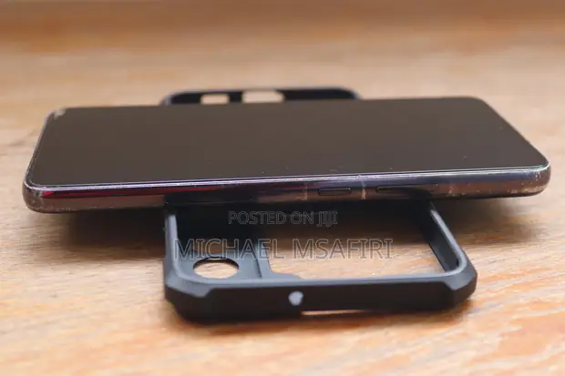 Samsung Galaxy S22+ 5G 256GB Kijivu - 1