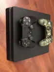 Playstation 4 Slim Used + 2 Pads + 1 Game - 3