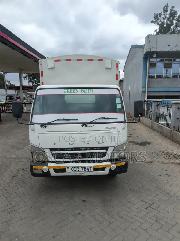 Mitsubishi Canter 33 Box Truck - 1