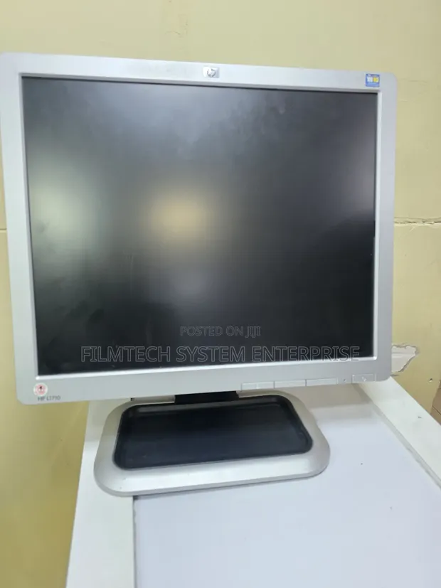 HP 17-inch Square Refurbished Monitor - 1