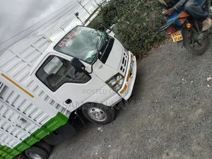 Isuzu NKR Lorry 2006