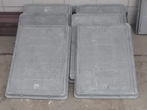Lockable Manhole Cover 450 x 600mm FRP