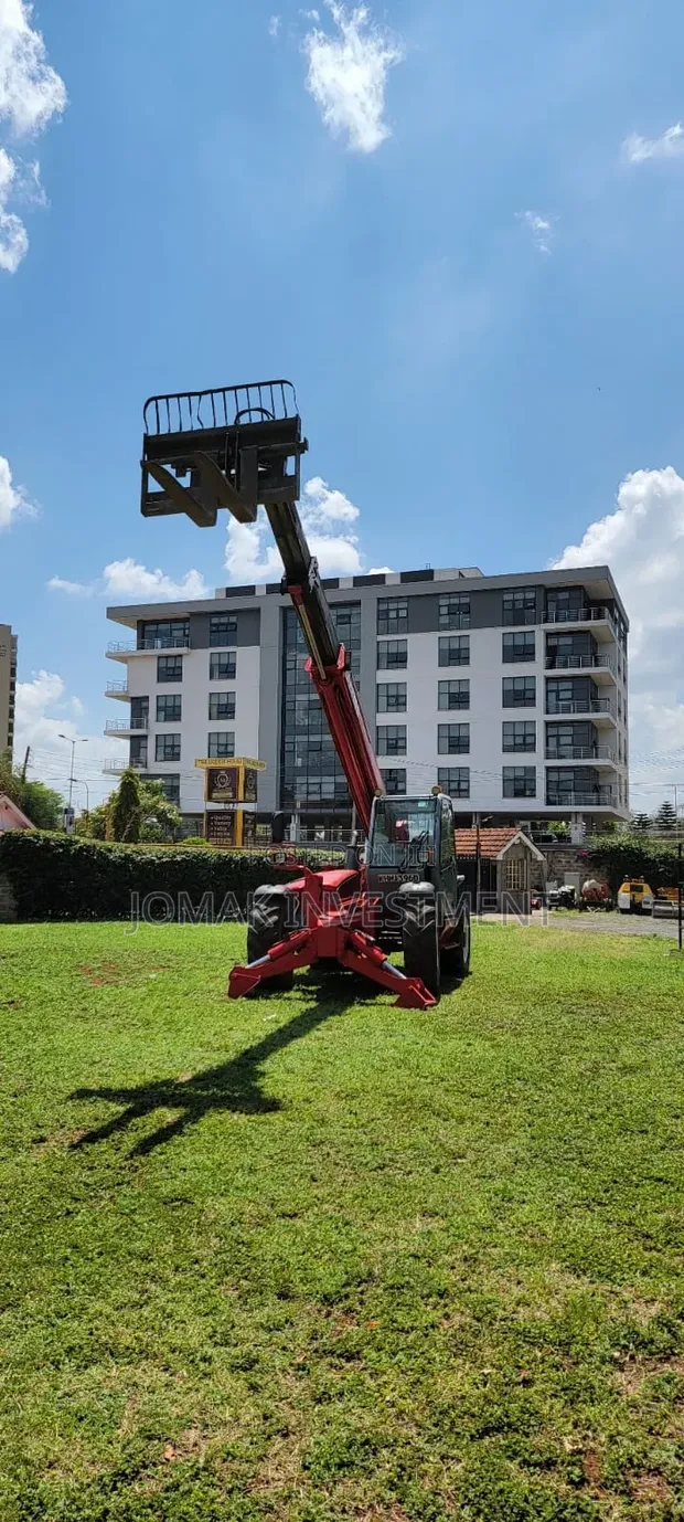 Telehandler and Forklift for Hire - 1