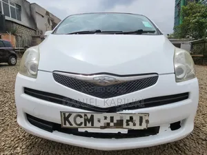 Toyota Ractis 1.3 FWD Hatchback 2010 White