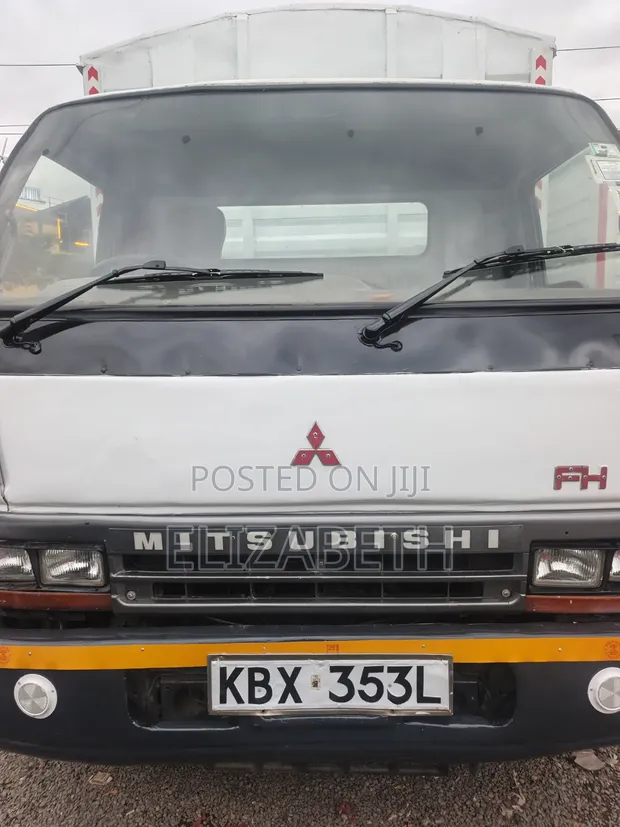 Mitsubishi FH Food Truck - 1