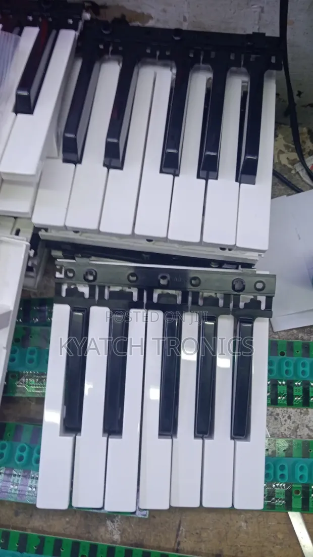 Yamaha PSR-S670 Keyboard Parts & Accessories - 1