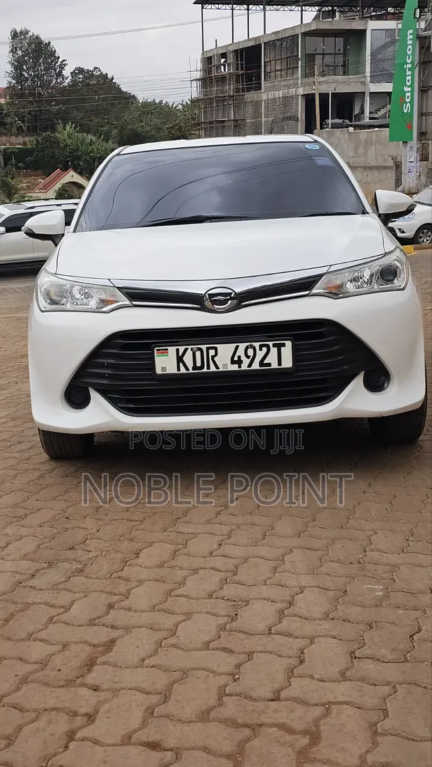 Toyota Corolla Fielder 2017 White - 1