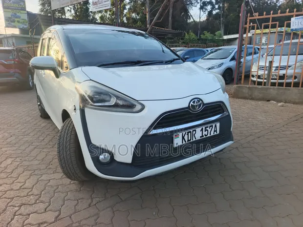 Toyota Sienta 1.5 FWD 2016 White - 1