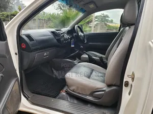 Toyota Hilux 2014 White