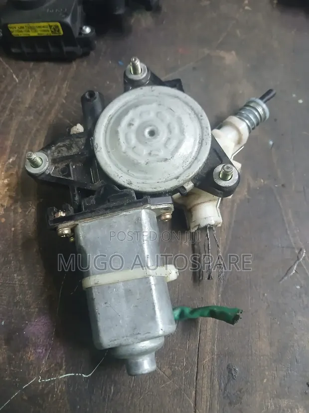 Toyota RAV4 Door Motor - 1