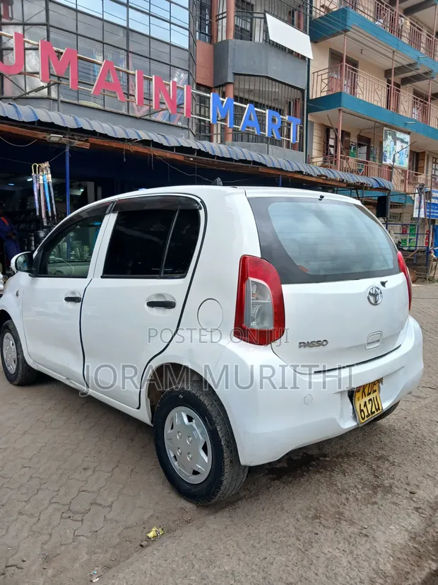 Toyota Passo 1.0 AWD 2014 White - 1