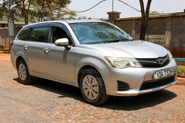 Toyota Corolla Fielder 2014 Silver - 1