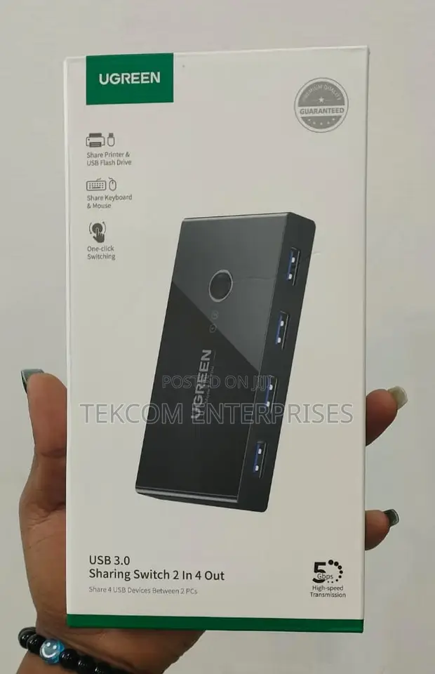 UGREEN 2-in-4-Out USB 3.0 Sharing Switch Box - 1