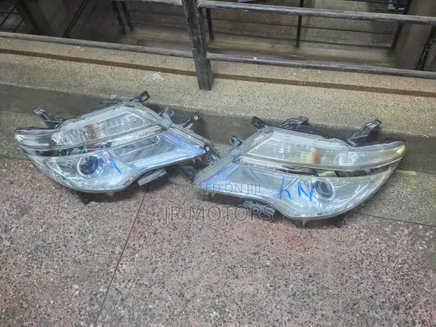 Nissan Serena C26 Xenon Headlights (2013-2016) - 1