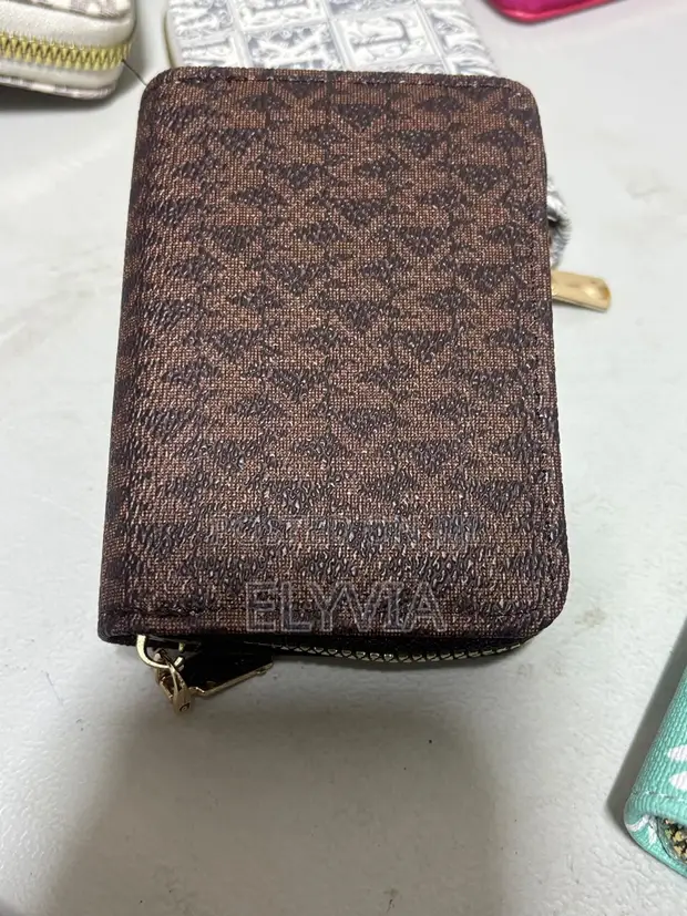Kishikilia Kadi cha Mbuni - Brown Faux Leather - 1