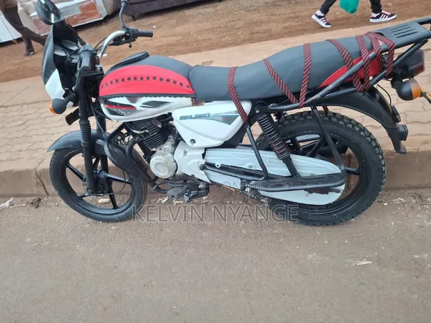 Bajaj Boxer 150 UG 2021 - White - 1
