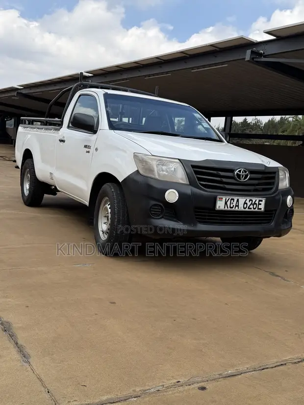 Toyota Hilux 2014 White - 1