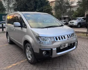 Mitsubishi Delica D:5 2013 Nyeusi