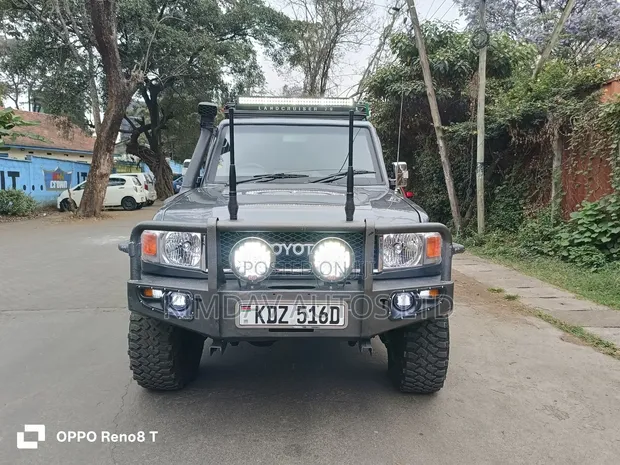 Toyota Land Cruiser 79 Series 2014 Gray - 1