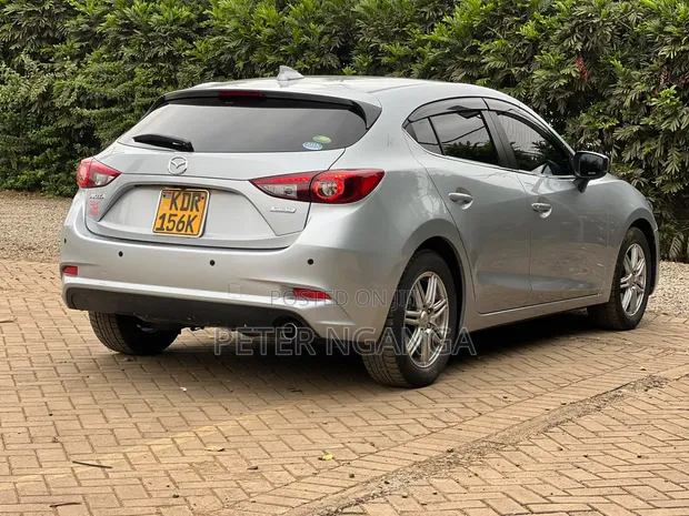 Mazda Axela 2018 Gray - 1