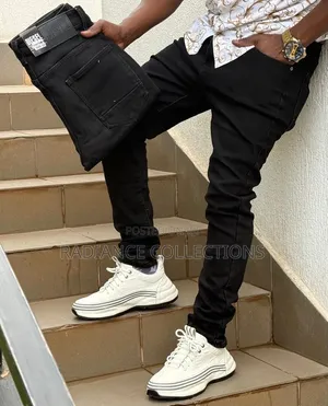Men's Black/Blue Tapered Jeans