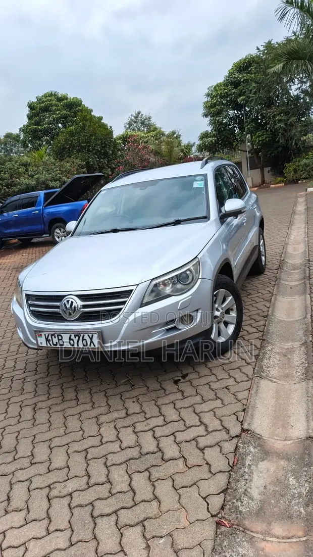 Volkswagen Tiguan 2.0 S 2009 Silver - 1
