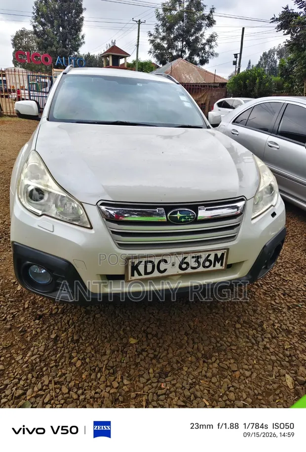 Subaru Outback 2.5i 2015 White Wagon AWD - 1