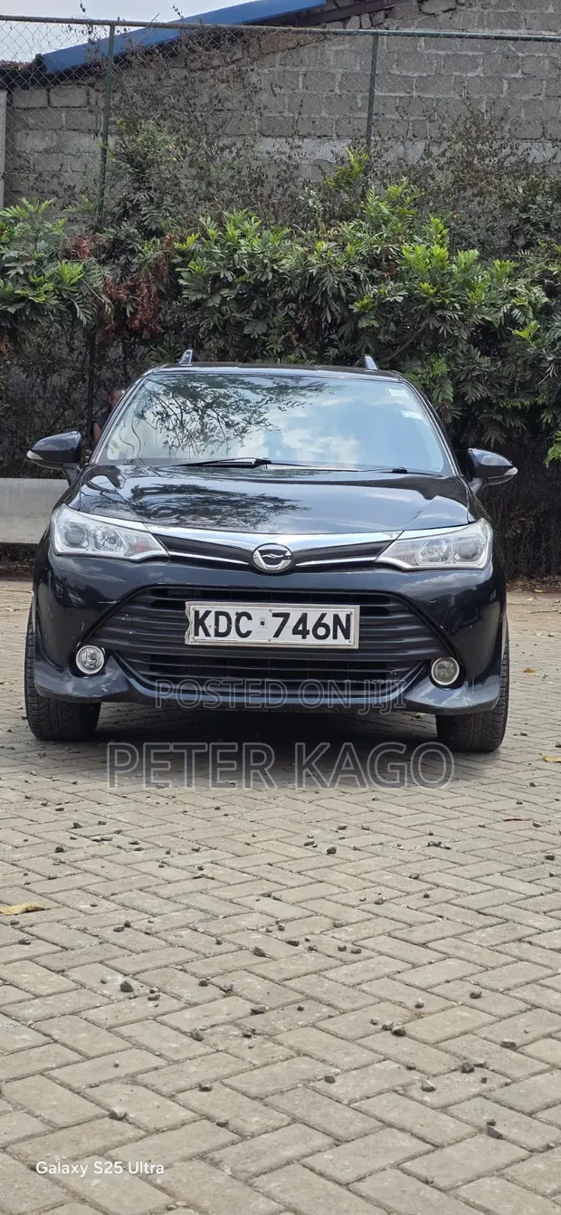 Toyota Corolla Fielder 2015 Black - 1