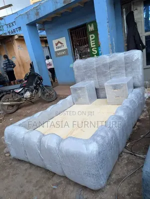 Modern 5x6 Grey Bubble Bed with Bedside Tables
