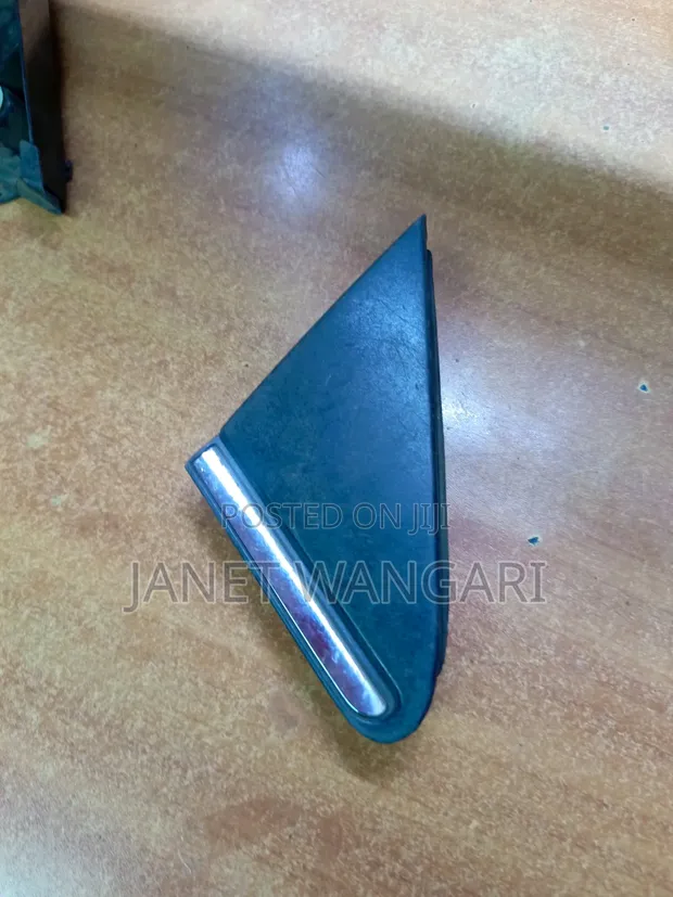 Toyota Avensis Sidemirror Finisher (Old Model) - 1
