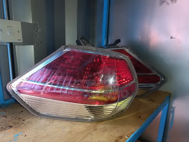 Nissan X-Trail T32 Taillight (Ex-Japan) - 1
