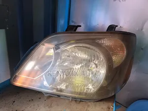 Toyota Noah 2005 Xenon Headlight (Ex-Japan)