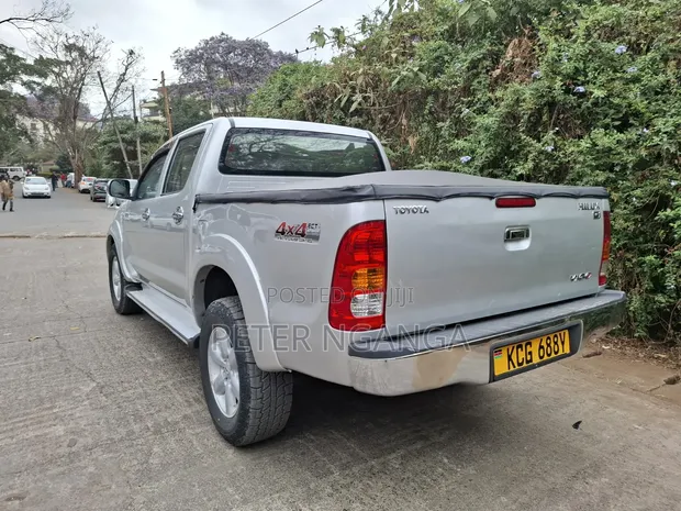 Toyota Hilux 2010 Double Cabin - 1