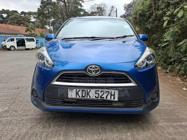 Toyota Sienta 1.5 FWD (6-seater) 2015 Blue - 1