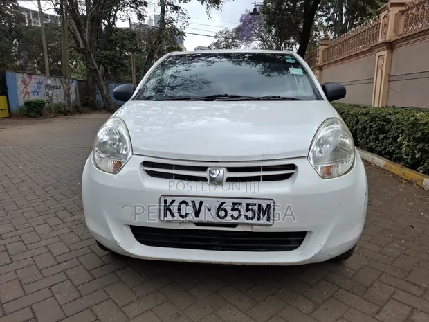 Toyota Passo 1.0 FWD 2012 White - 1