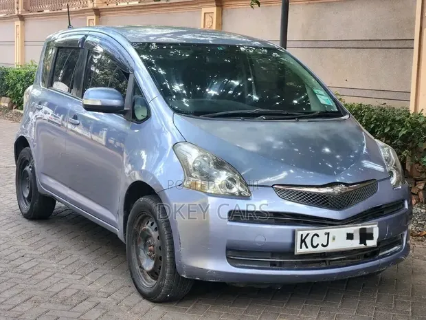 Toyota Ractis 2010 Silver - 1