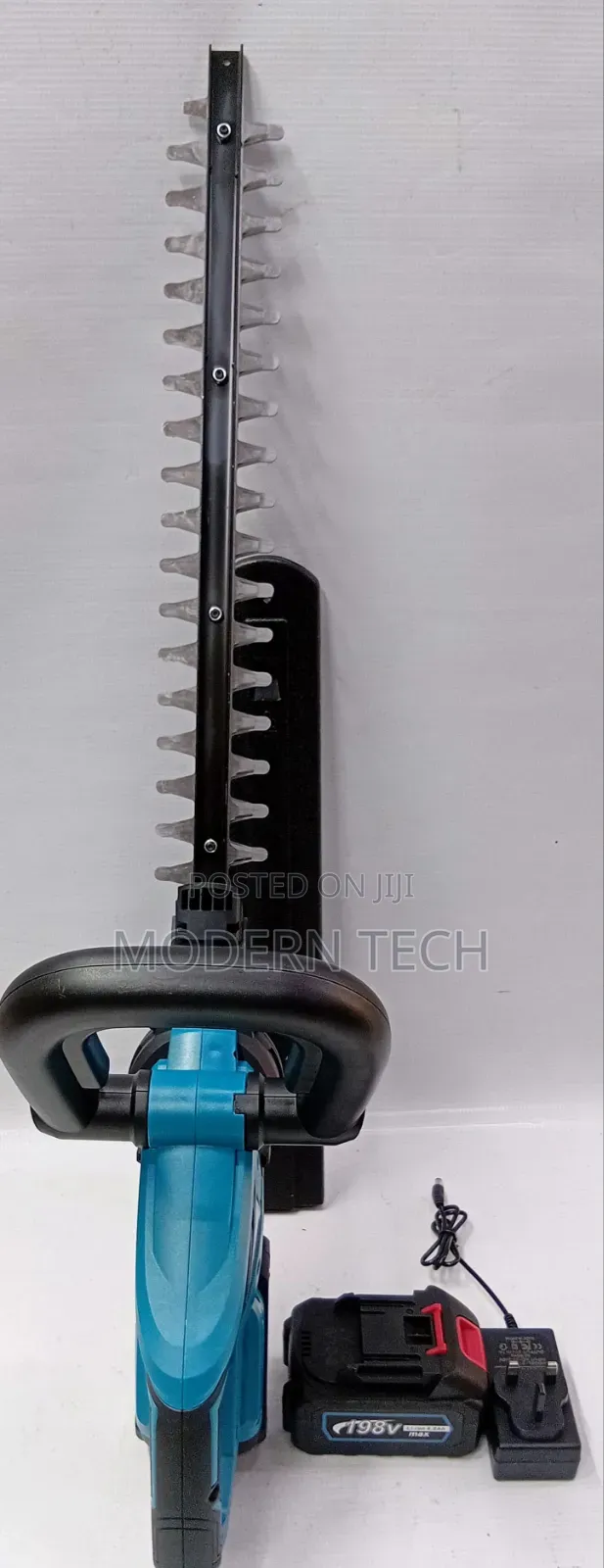 Makita Cordless Hedge Trimmer - 1