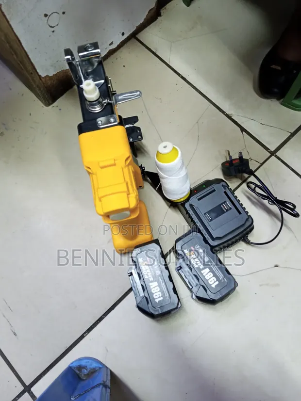 Dewalt Cordless Bag Closer Machine - 1