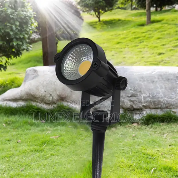 Waterproof Outdoor LED Spike Garden Light 220-240V - 1