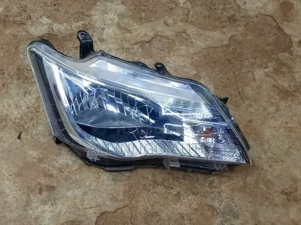 Honda Vezel Headlight (Used) - 1