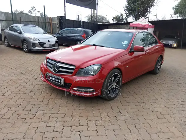 Mercedes-Benz C180 2014 Red - 1
