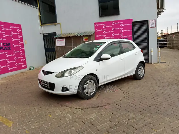 Mazda Demio 2011 White - 1