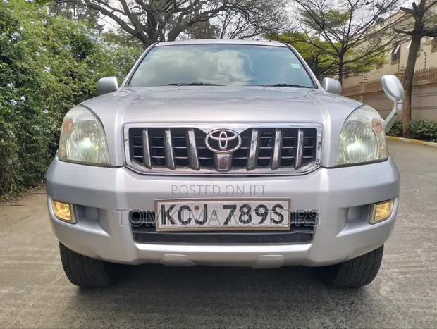 Toyota Land Cruiser Prado 2011 Silver - 1